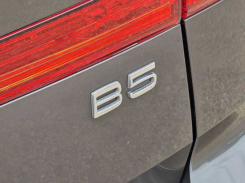 Volvo  XC60 Plus, B5 FWD, Mild Hybrid, Dark