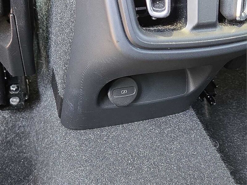 Volvo  XC40 Core, B5 AWD Gas (mild hybrid), Gasoline, Bright