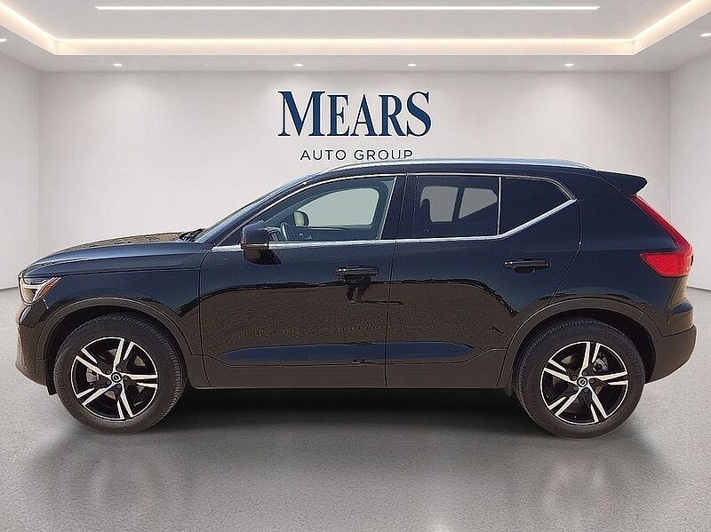 Volvo  XC40 Core, B5 AWD Gas (mild hybrid), Gasoline, Bright