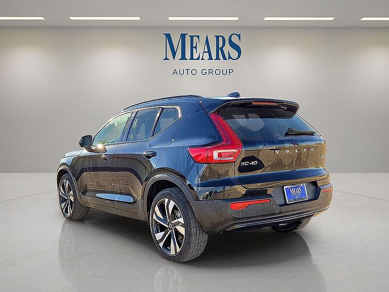 Volvo XC40 Plus, B5 AWD Gas (mild hybrid), Gasoline, Dark