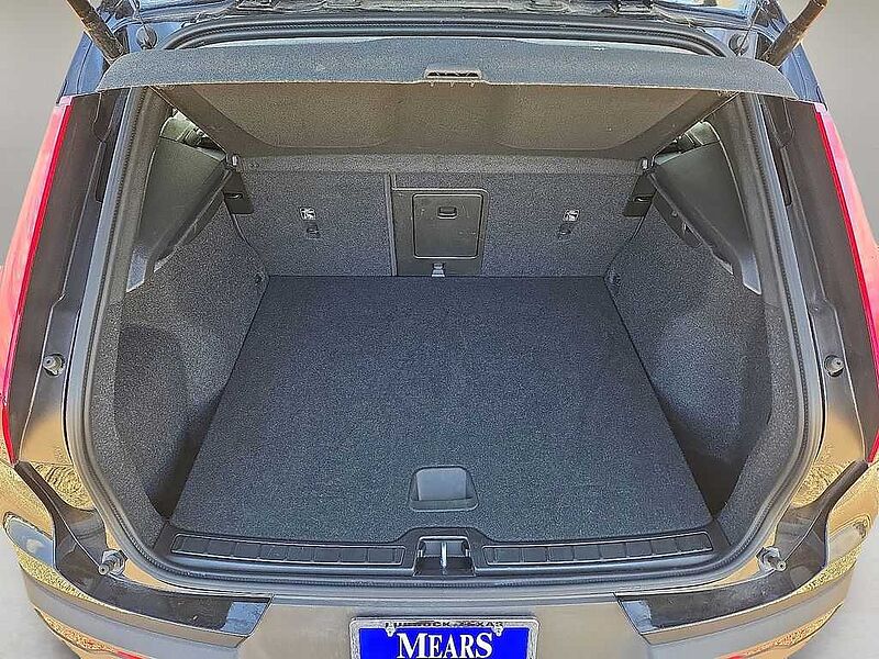 Volvo XC40 Core, B5 AWD Gas (mild hybrid), Gasoline, Bright