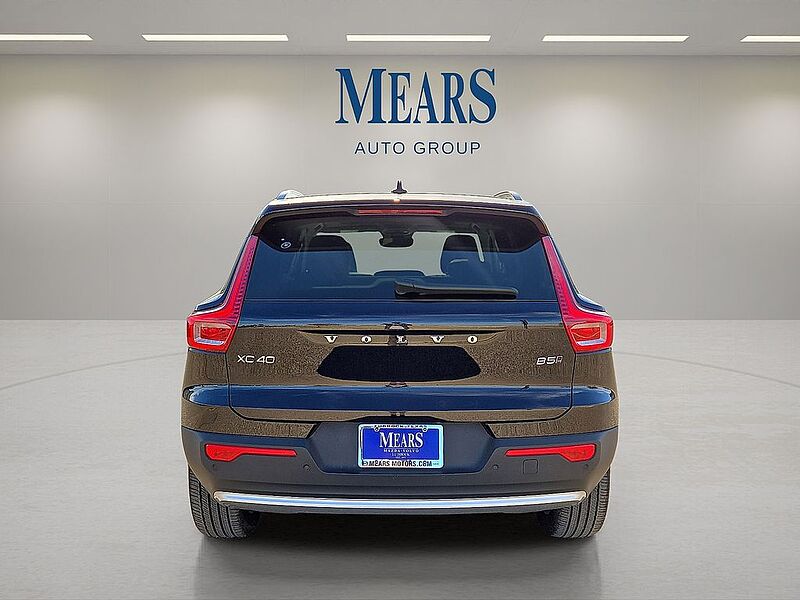 Volvo XC40 Core, B5 AWD Gas (mild hybrid), Gasoline, Bright