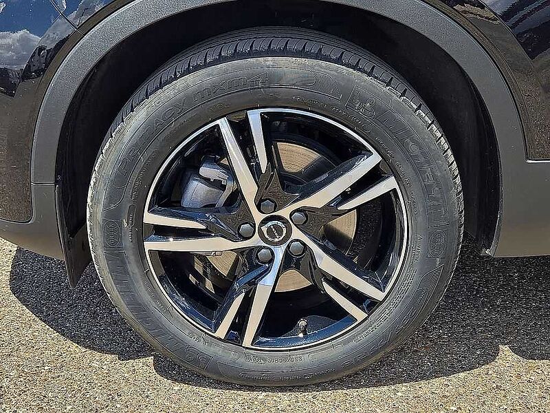 Volvo  XC40 Core, B5 AWD Gas (mild hybrid), Gasoline, Bright