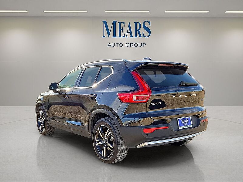 Volvo XC40 Core, B5 AWD Gas (mild hybrid), Gasoline, Bright
