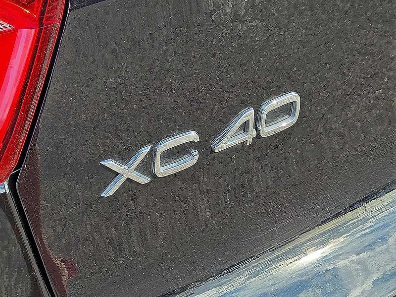 Volvo  XC40 Core, B5 AWD Gas (mild hybrid), Gasoline, Bright