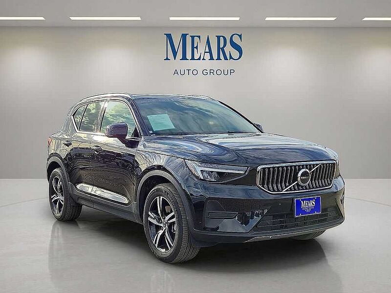Volvo  XC40 Core, B5 AWD Gas (mild hybrid), Gasoline, Bright