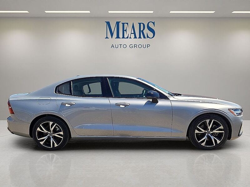 Volvo  S60 Core, B5 FWD Gas (mild hybrid), Gasoline, Dark