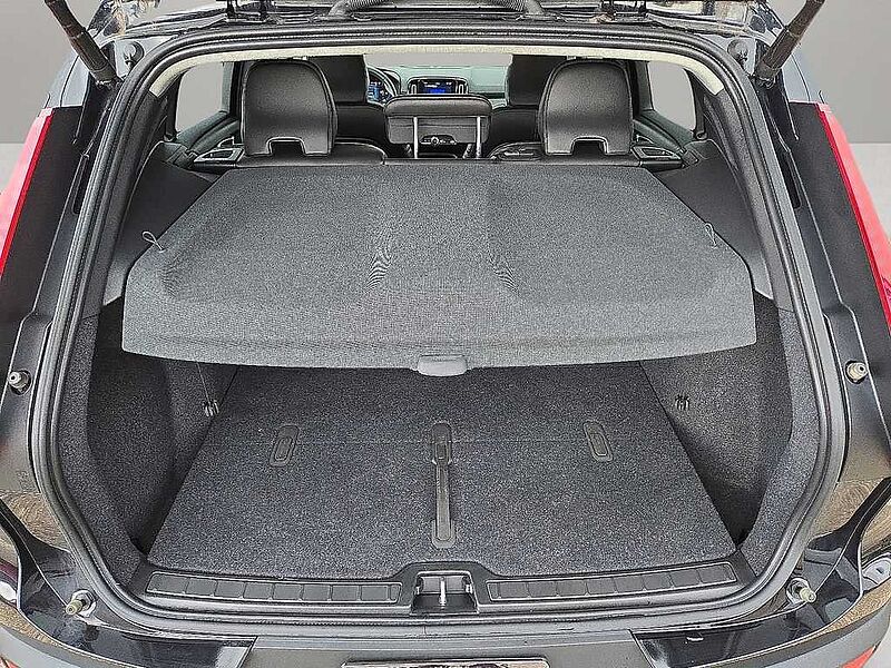Volvo  XC40 Plus, B5 AWD Gas (mild hybrid), Gasoline, Dark