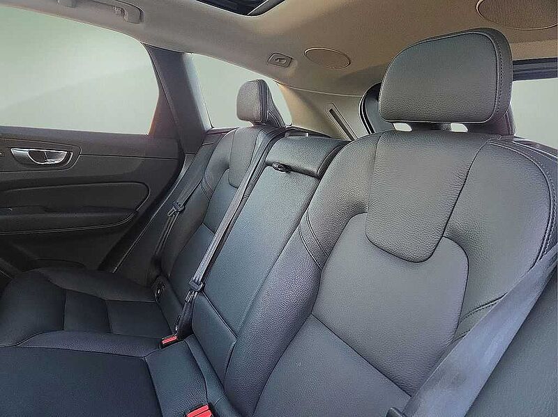 Volvo XC60 Plus, B5 AWD, Mild Hybrid, Dark