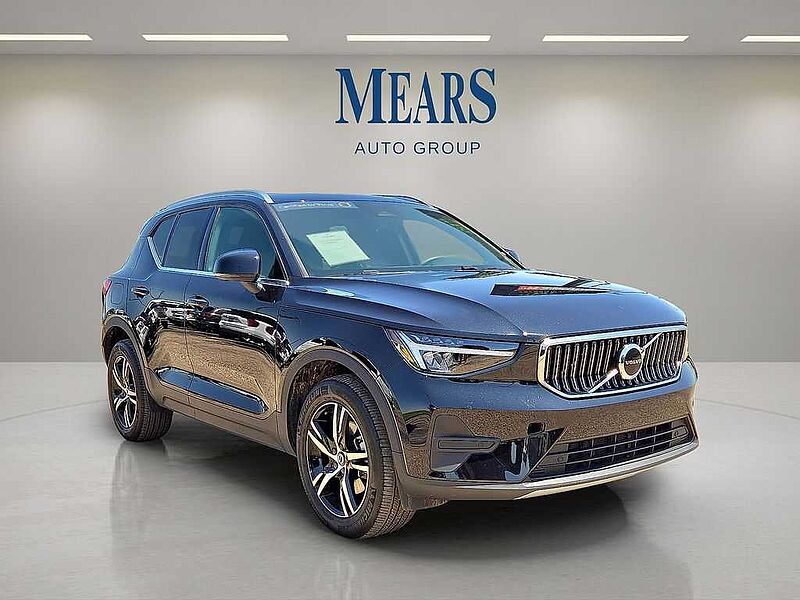 Volvo  XC40 Core, B5 AWD Gas (mild hybrid), Gasoline, Bright