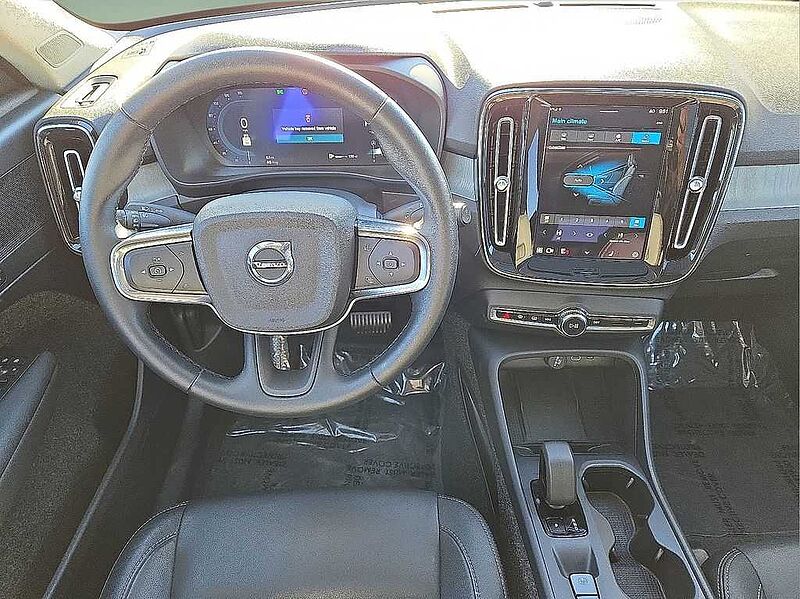 Volvo XC40 Core, B5 AWD Gas (mild hybrid), Gasoline, Bright