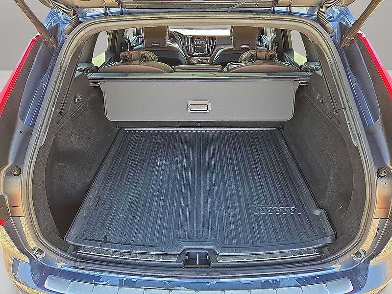 Volvo  XC60 Plus, B5 FWD, Mild Hybrid, Bright