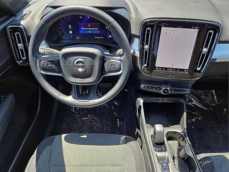 Volvo  XC40 Core, B5 AWD Gas (mild hybrid), Gasoline, Bright