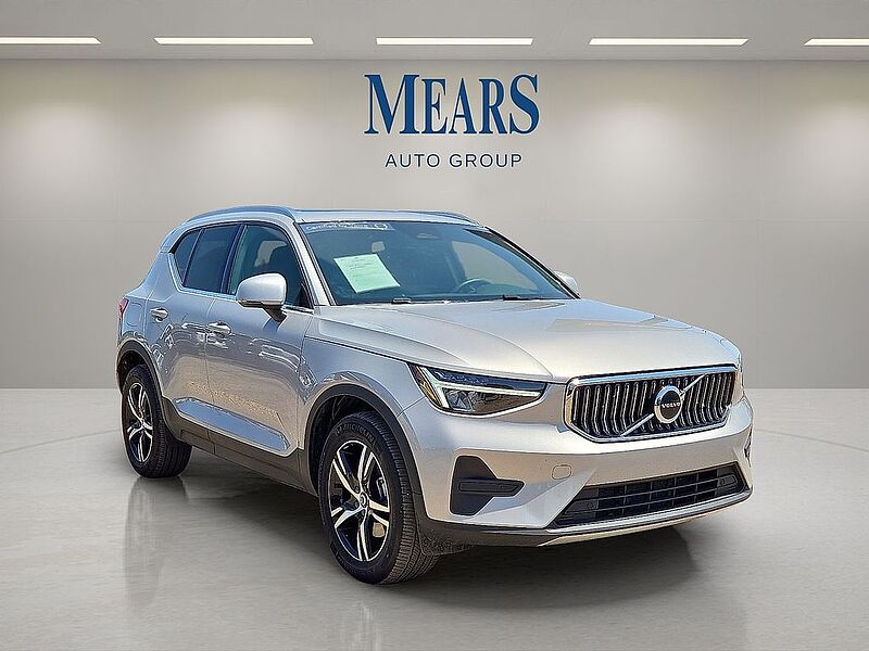 Volvo  XC40 Core, B5 AWD Gas (mild hybrid), Gasoline, Bright