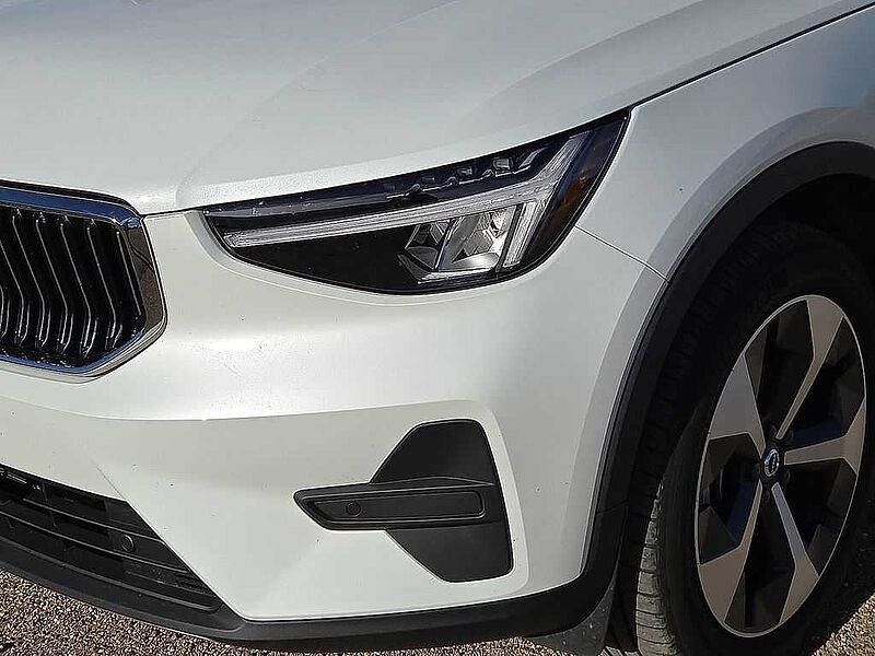 Volvo XC40 Core, B5 AWD Gas (mild hybrid), Gasoline, Bright