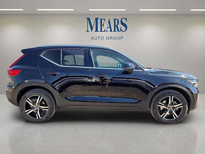 Volvo  XC40 Core, B5 AWD Gas (mild hybrid), Gasoline, Bright
