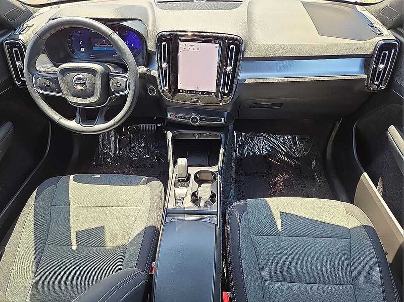 Volvo  XC40 Core, B5 AWD Gas (mild hybrid), Gasoline, Bright