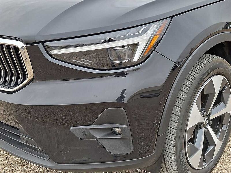 Volvo  XC40 Plus, B5 AWD Gas (mild hybrid), Gasoline, Bright