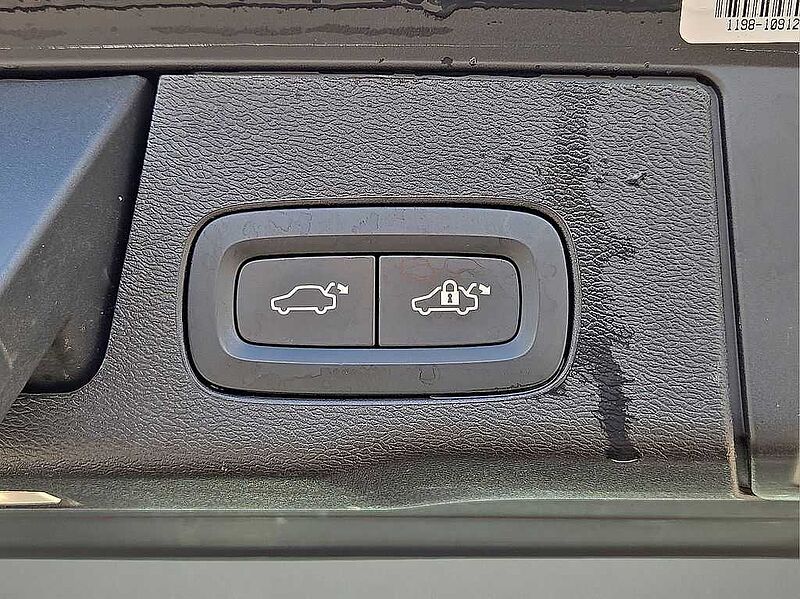 Volvo  XC60 Plus, B5 AWD Gas (mild hybrid), Gasoline, Dark