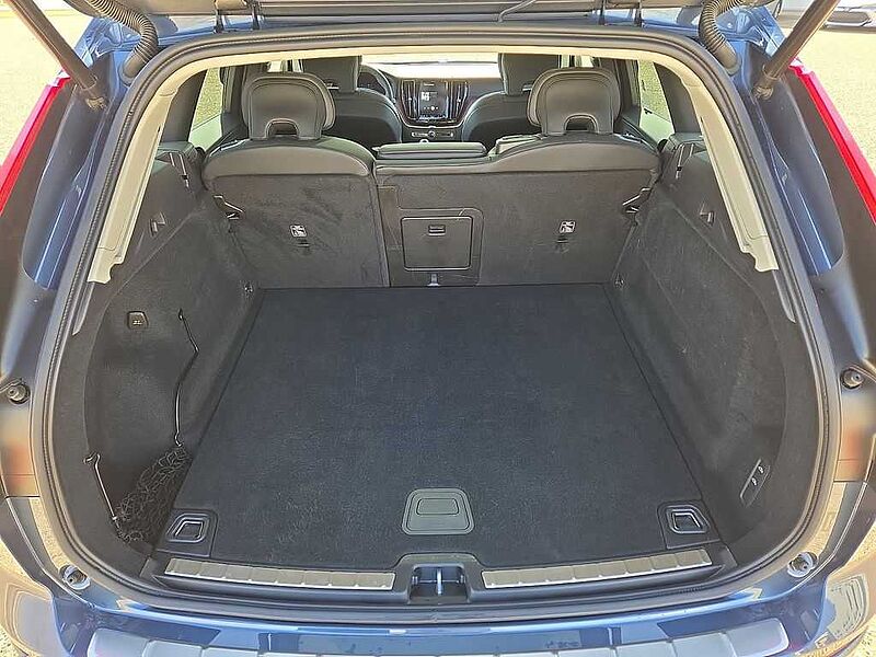 Volvo  XC60 Ultimate, B6 AWD, Mild Hybrid, Bright