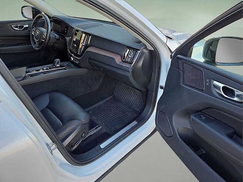 Volvo XC60 Plus, B5 AWD, Mild Hybrid, Dark