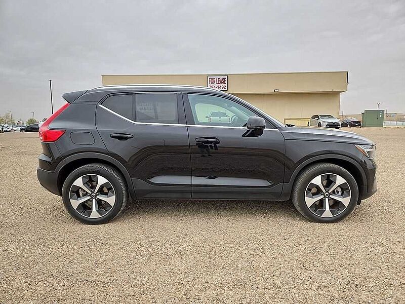 Volvo  XC40 Plus, B5 AWD Gas (mild hybrid), Gasoline, Bright