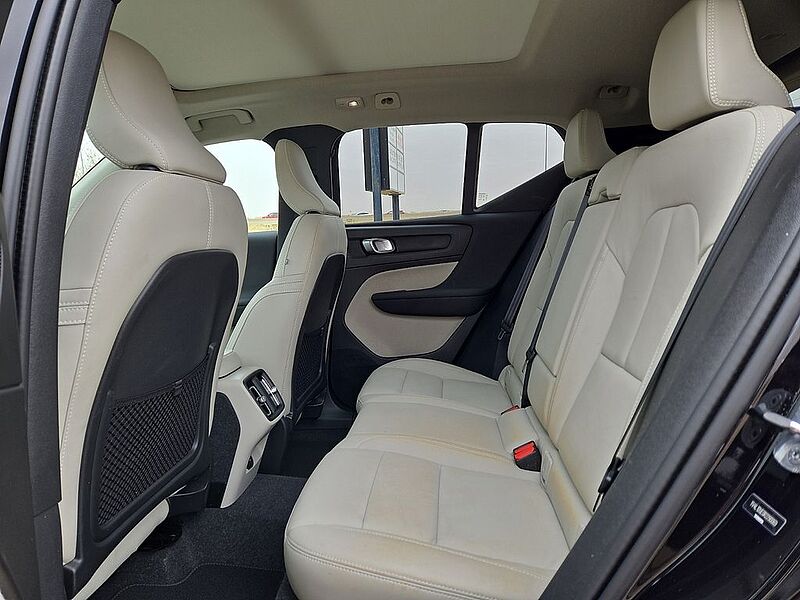 Volvo  XC40 Plus, B5 AWD Gas (mild hybrid), Gasoline, Bright