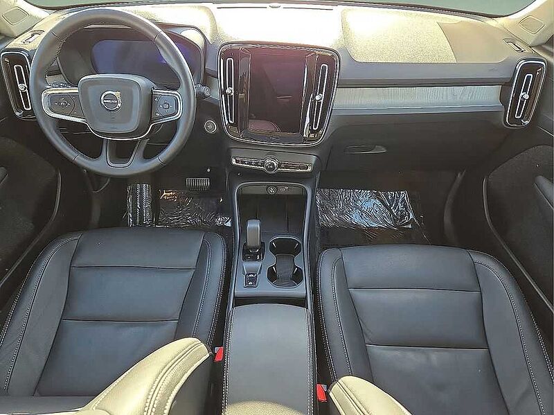 Volvo XC40 Core, B5 AWD Gas (mild hybrid), Gasoline, Bright