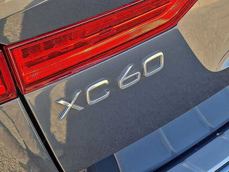 Volvo XC60 Plus, B5 FWD, Mild Hybrid, Bright