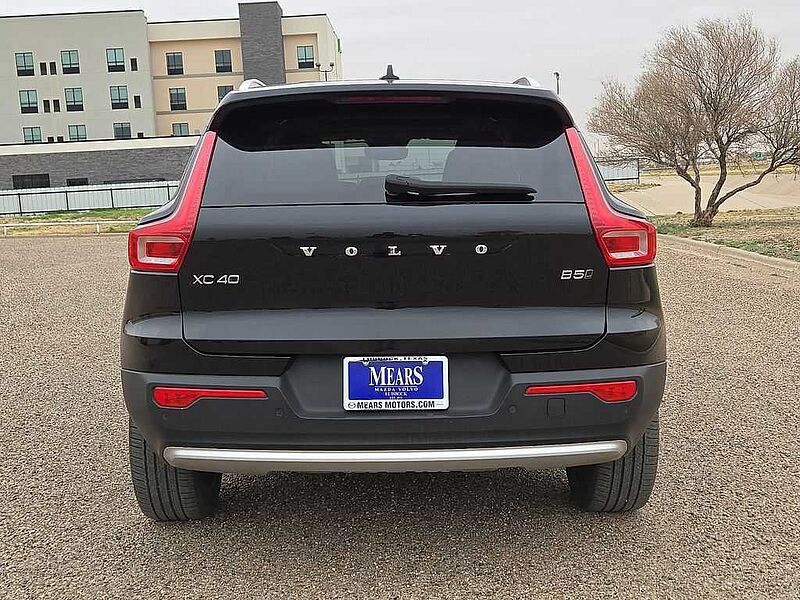 Volvo  XC40 Plus, B5 AWD Gas (mild hybrid), Gasoline, Bright