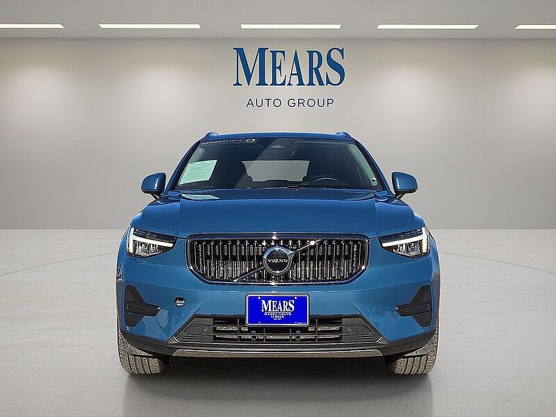 Volvo XC40 Core, B5 AWD Gas (mild hybrid), Gasoline, Bright