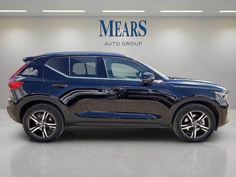Volvo  XC40 Core, B5 AWD Gas (mild hybrid), Gasoline, Bright