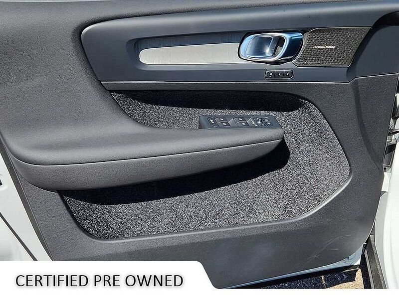 Volvo  XC40 Ultimate, B5 AWD Gas (mild hybrid), Gasoline, Bright