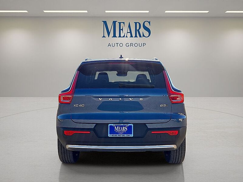 Volvo XC40 Core, B5 AWD Gas (mild hybrid), Gasoline, Bright