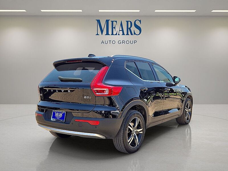 Volvo  XC40 Core, B5 AWD Gas (mild hybrid), Gasoline, Bright