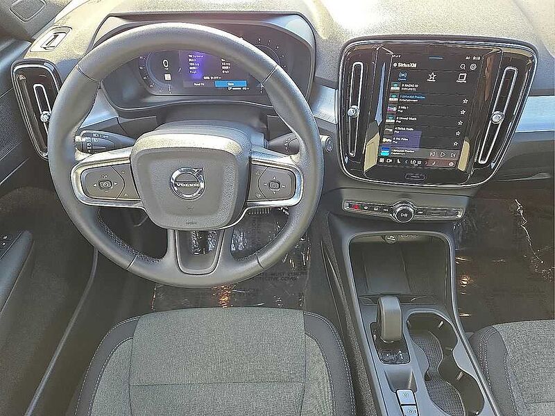 Volvo  XC40 Core, B5 AWD Gas (mild hybrid), Gasoline, Bright