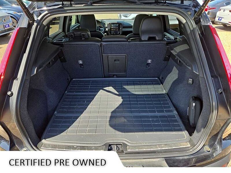 Volvo  XC40 Plus, B5 AWD Gas (mild hybrid), Gasoline, Bright