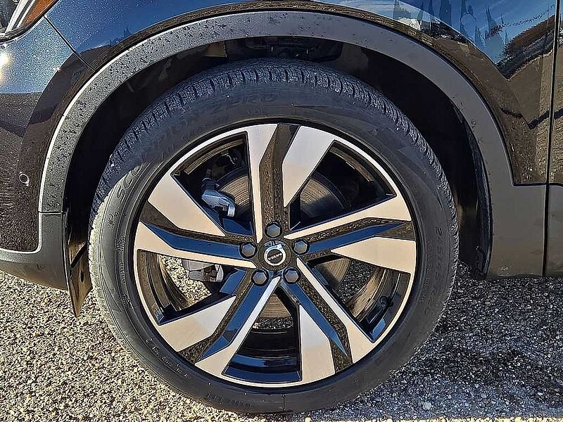 Volvo XC40 Plus, B5 AWD Gas (mild hybrid), Gasoline, Dark