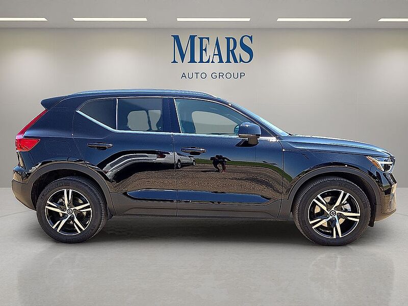 Volvo  XC40 Core, B5 AWD Gas (mild hybrid), Gasoline, Bright