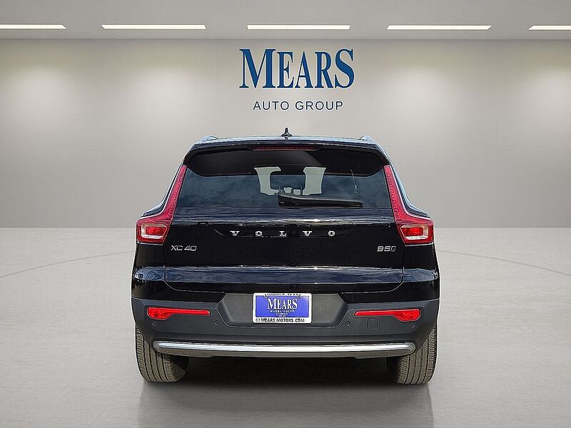 Volvo  XC40 Core, B5 AWD Gas (mild hybrid), Gasoline, Bright