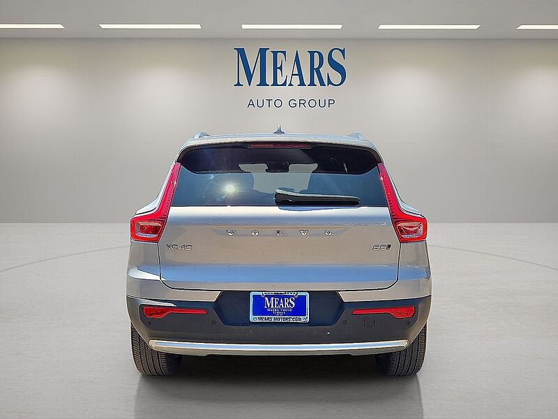 Volvo  XC40 Core, B5 AWD Gas (mild hybrid), Gasoline, Bright