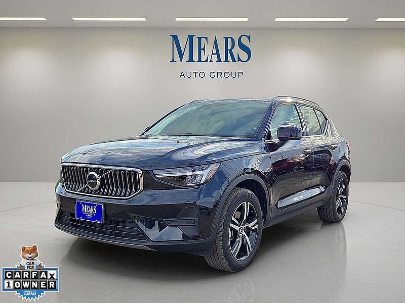 Volvo  XC40 Core, B5 AWD Gas (mild hybrid), Gasoline, Bright