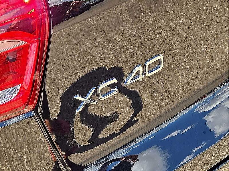 Volvo  XC40 Core, B5 AWD Gas (mild hybrid), Gasoline, Bright
