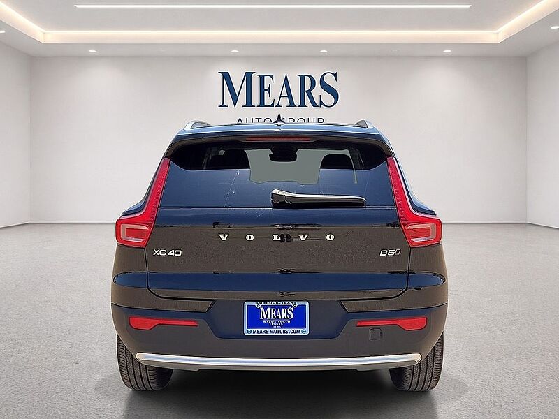 Volvo  XC40 Core, B5 AWD Gas (mild hybrid), Gasoline, Bright