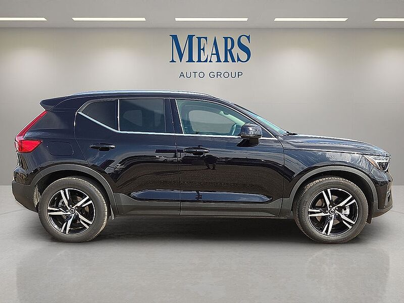 Volvo  XC40 Core, B5 AWD Gas (mild hybrid), Gasoline, Bright