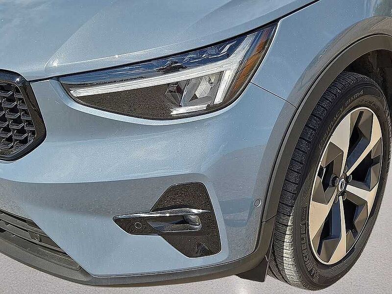 Volvo  XC40 Plus, B5 AWD, Mild Hybrid, Dark
