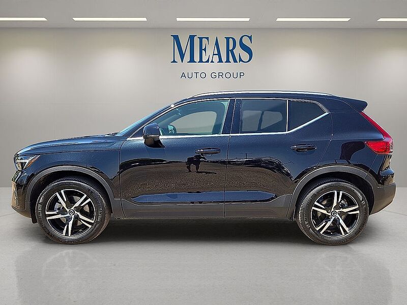 Volvo  XC40 Core, B5 AWD Gas (mild hybrid), Gasoline, Bright