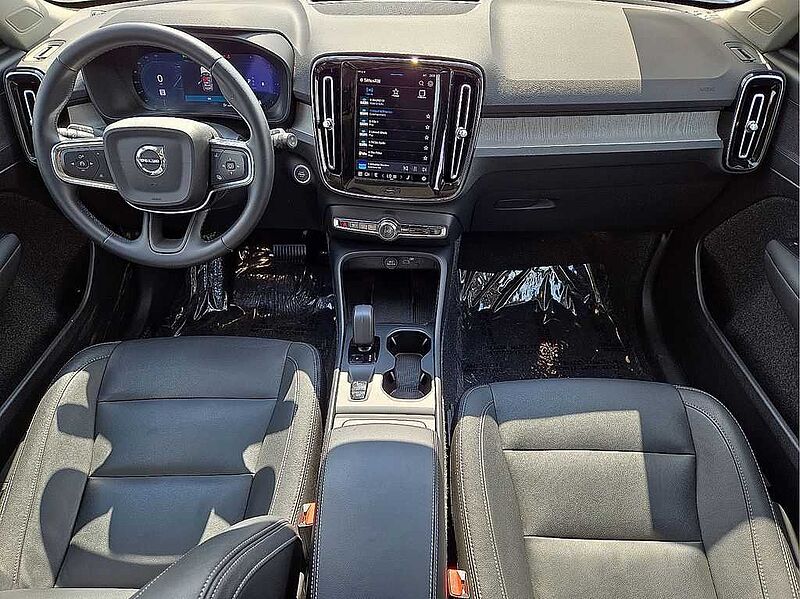 Volvo  XC40 Core, B5 AWD Gas (mild hybrid), Gasoline, Bright
