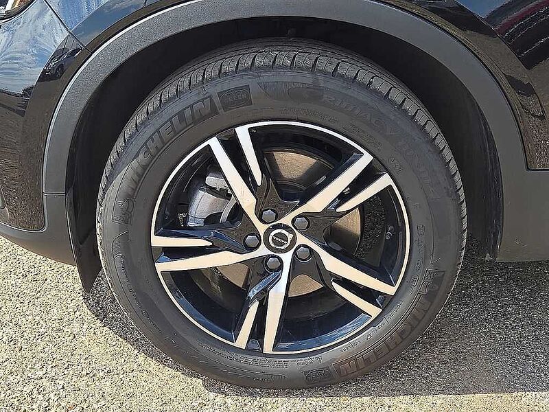Volvo  XC40 Core, B5 AWD Gas (mild hybrid), Gasoline, Bright