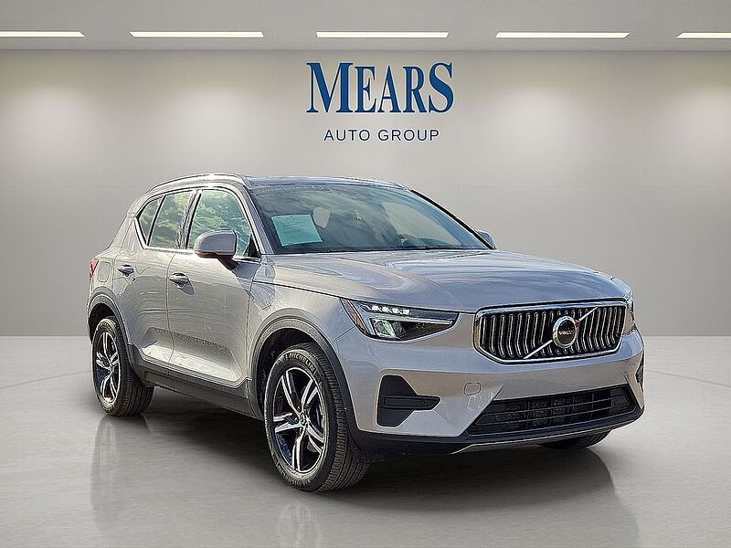 Volvo  XC40 Core, B5 AWD Gas (mild hybrid), Gasoline, Bright